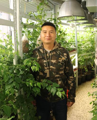 穿着军装的人 AI 生成的内容可能不正确。